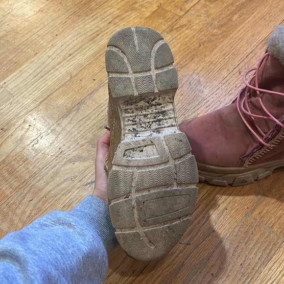 Womens pink fuzzy boots - Picture 2 of 4